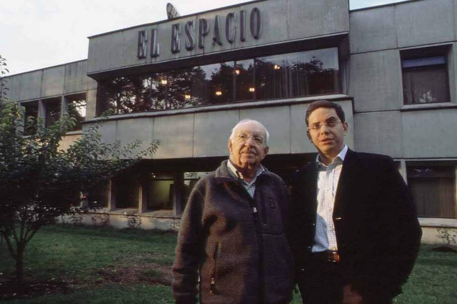 Jaime Ardila Casamitjana y su hijo, Jaime Ardila, dueños de ‘El Espacio’, en la antigua sede de la calle 26. / Cortesía - El Espacio