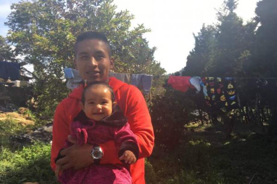 Romaldo Rodríguez con su hija María Camila quien nació hace ocho meses. / Cortesía