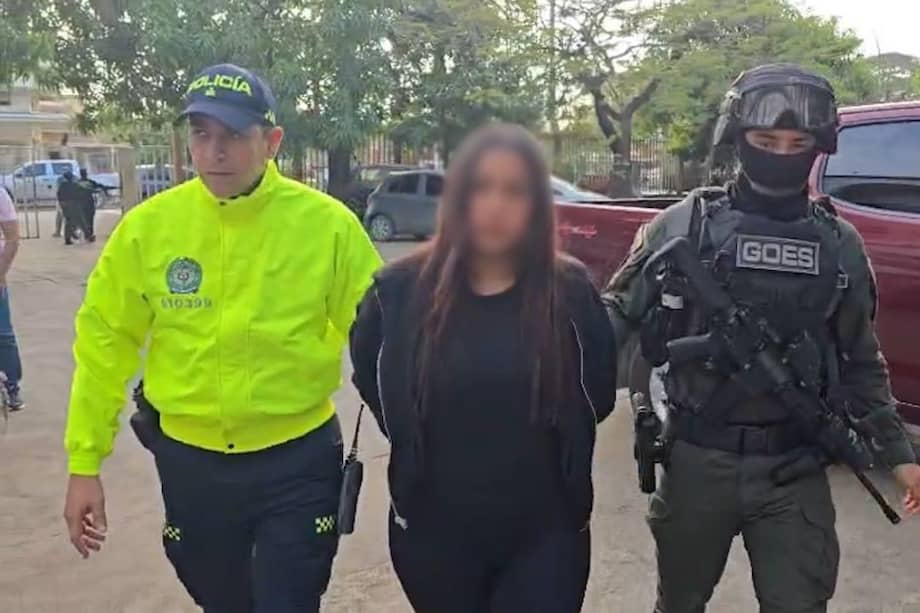 Según las autoridades, la mujer, identificada como Luz Daris Ramos Barón, ya contaba con una orden de captura en su contra.