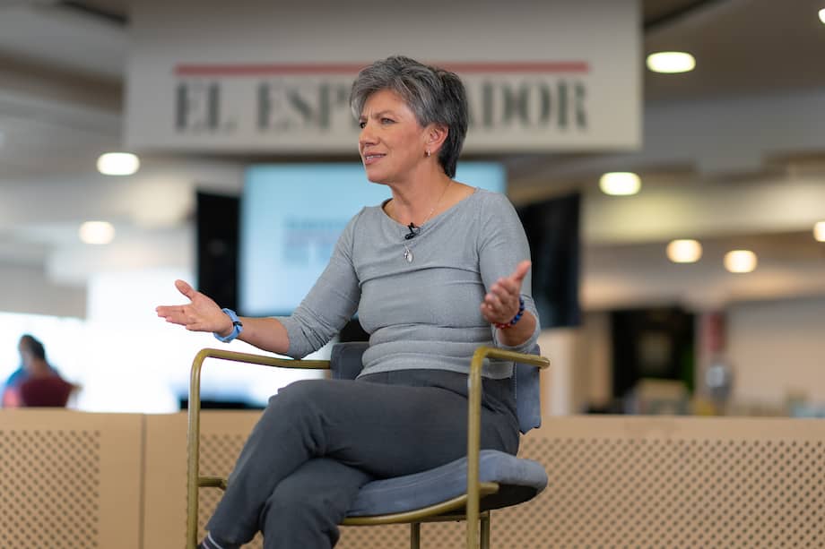 La exalcaldesa de Bogotá denuncia persecuciones del gobierno Petro por denuncia penal en su contra.