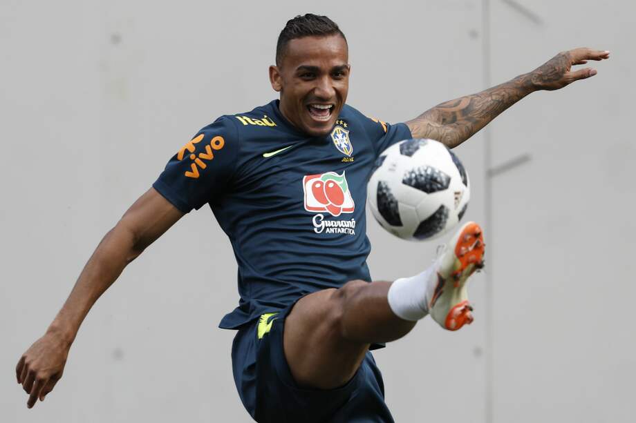 El lateral del Manchester City había sido titular en el empate (1-1) ante Suiza del pasado domingo. / AFP