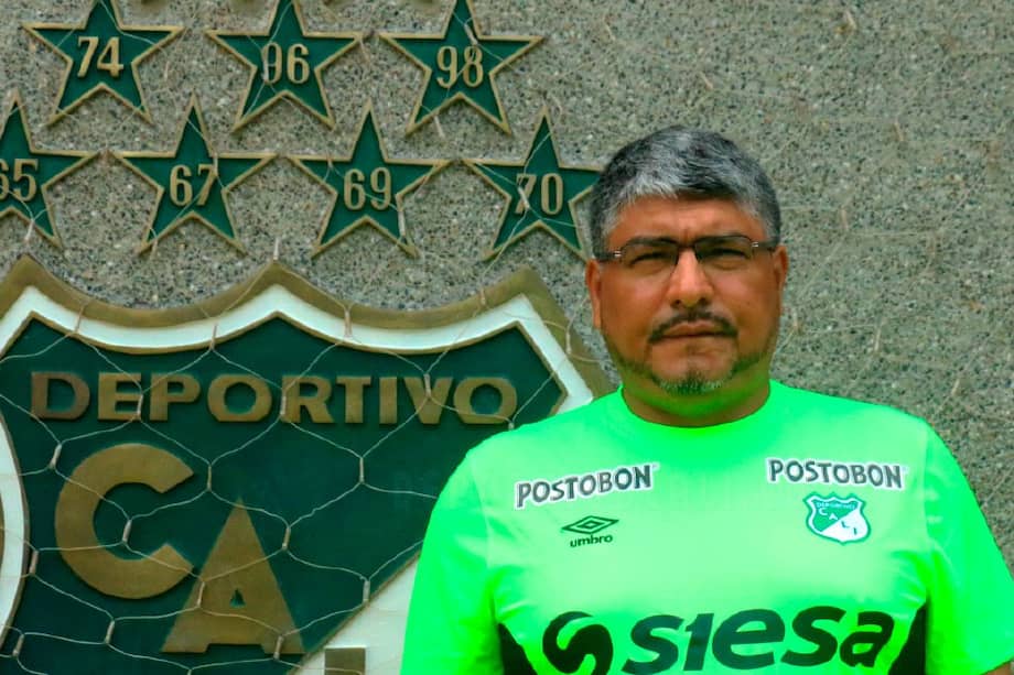 El técnico vallecaucano Ferney Agudelo, de 49 años, es el coordinador de fútbol en las divisiones menores del Deportivo Cali. / Deportivo Cali