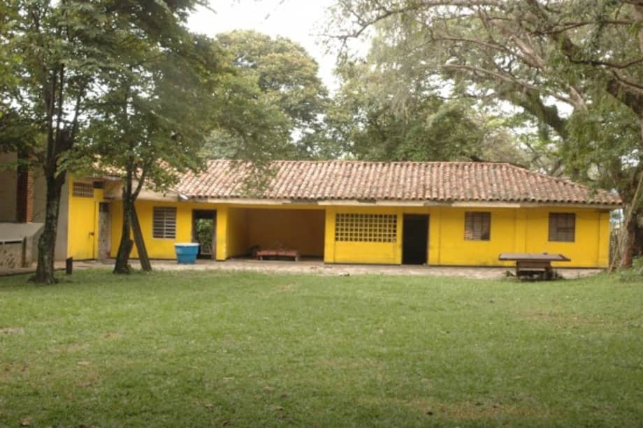 La hacienda Pílamo fue invadida y atacada por los paramilitares en febrero de 2021, luego de asesinar a dos integrantes del consejo comunitario.