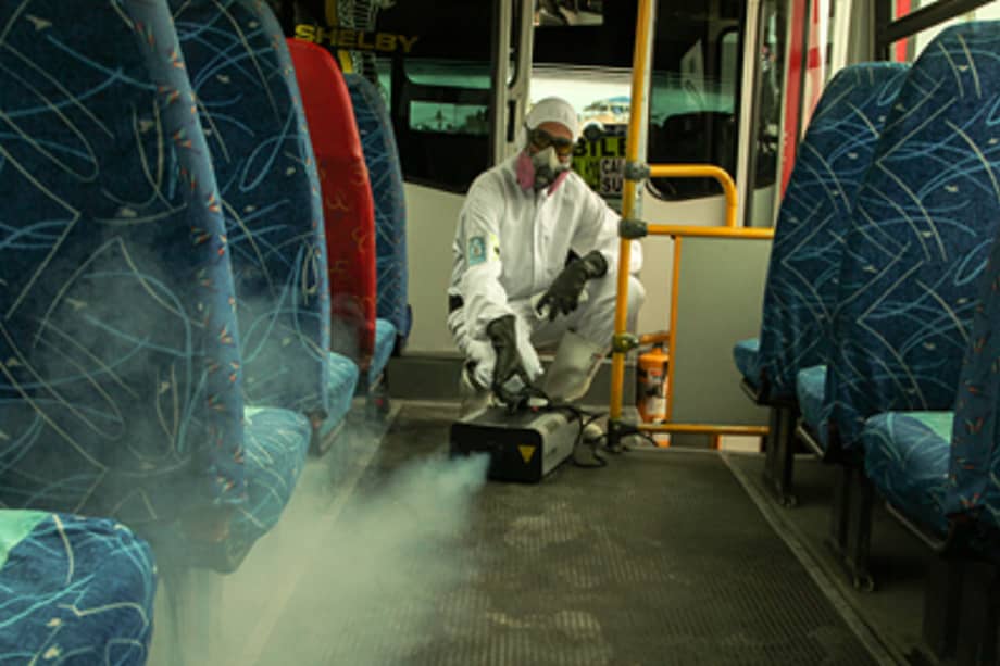 La Secretaría de Movilidad también realiza labores de desinfección diarias y gratuitas para taxistas, estas se llevan a cabo en las inmediaciones del estadio El Campin.