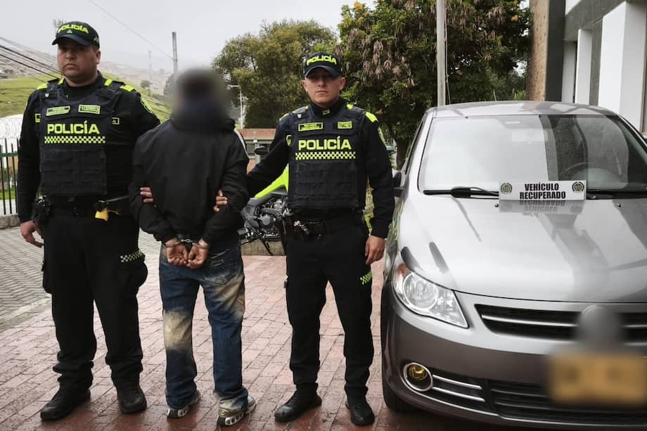 El sujeto, amparado con el beneficio de casa por cárcel, fue capturado tras robar un carro particular a mano armada y emprender la huida desde la localidad de Rafael Uribe Uribe hasta el sector de Yomasa, en Usme.