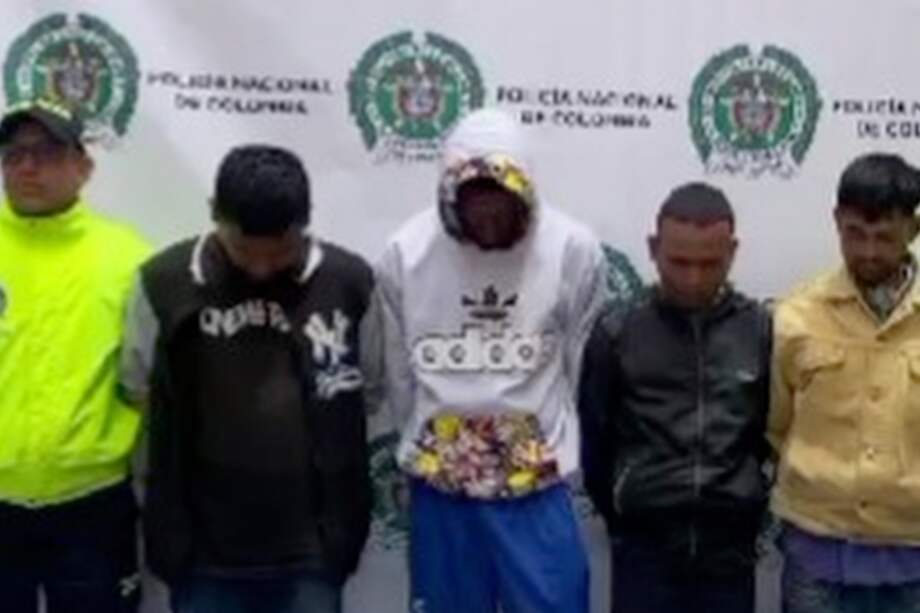 Los tres hombres fueron capturados por integrantes de la Policía Nacional y presentados ante un juez de garantías