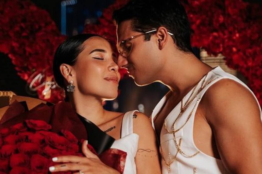 Luisa Fernanda W y Pipe Bueno se comprometieron den Dubái. La influencer le dijo al cantante que diría mil veces sí.