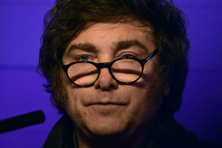 El presidente de Argentina, Javier Milei, habla tras las elecciones provinciales de medio término en La Plata, provincia de Buenos Aires, Argentina, el 7 de septiembre de 2025.