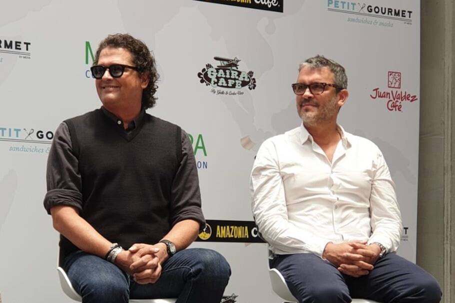 A casi dos años de romper lazos, pareciera que la relación entre Carlos Vives y su hermano menor Guillermo sigue perdida