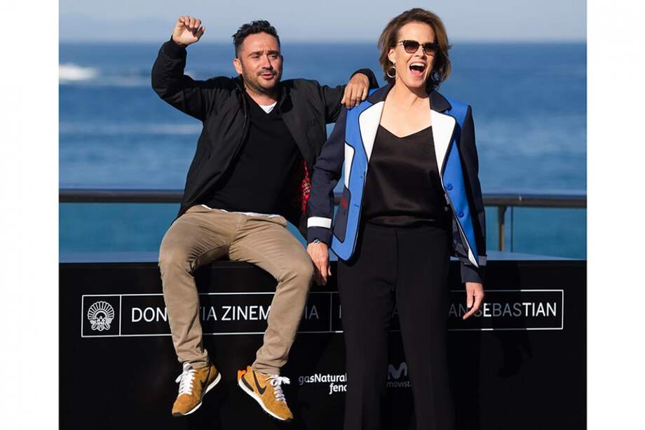 El director Juan Antonio Bayona y la actriz Sigourney Weaver. / AFP