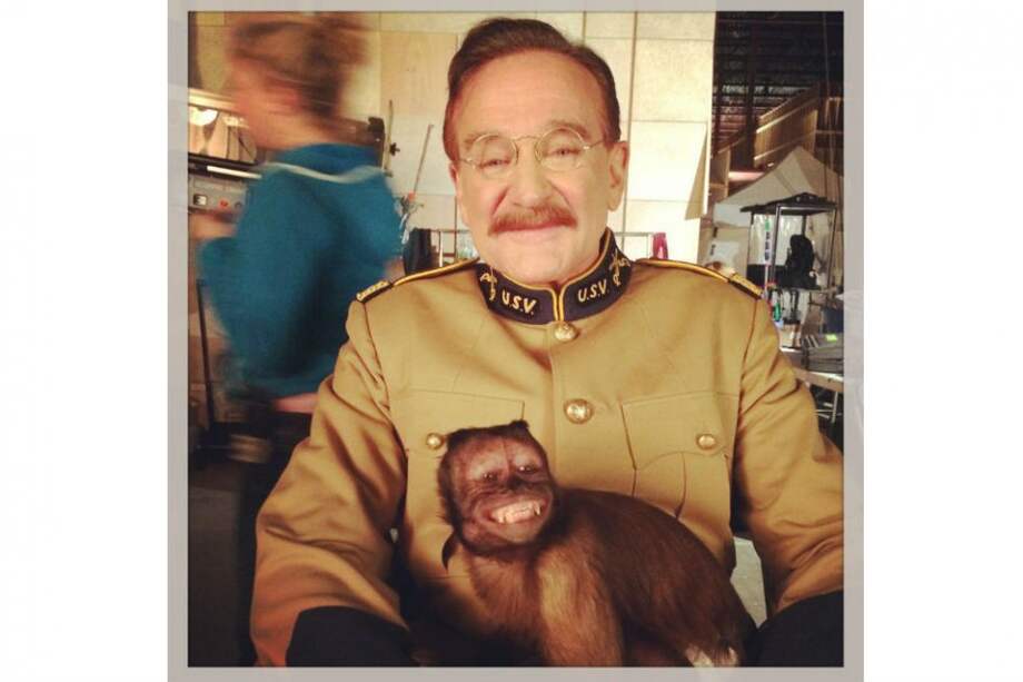 Robin Williams durante el rodaje de la tercera entrega de la película "Una Noche en el Museo 3" /Tomada del Facebook de Robin Williams.