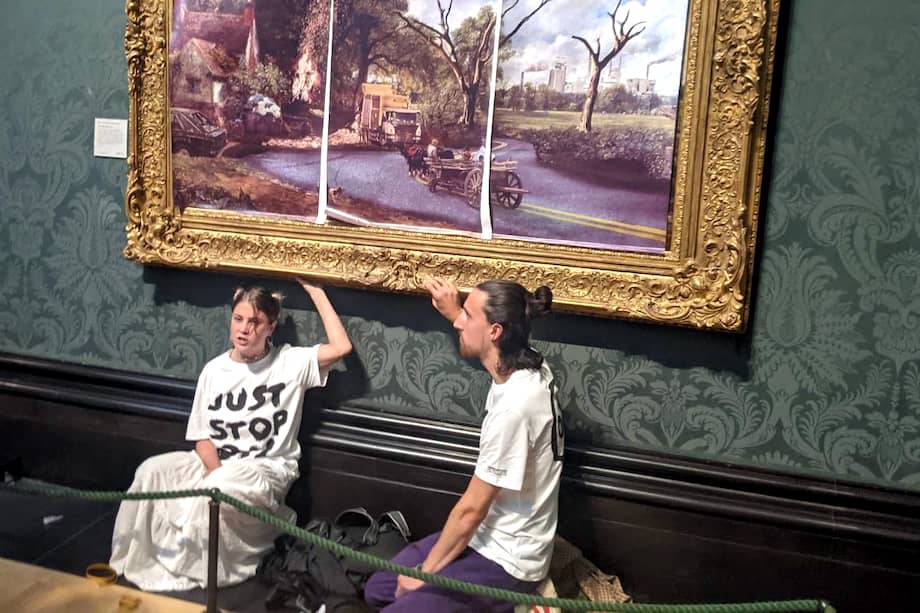 Ambientalistas de Just Stop Oil, pegados a El carro de heno (1821), de John Constable.