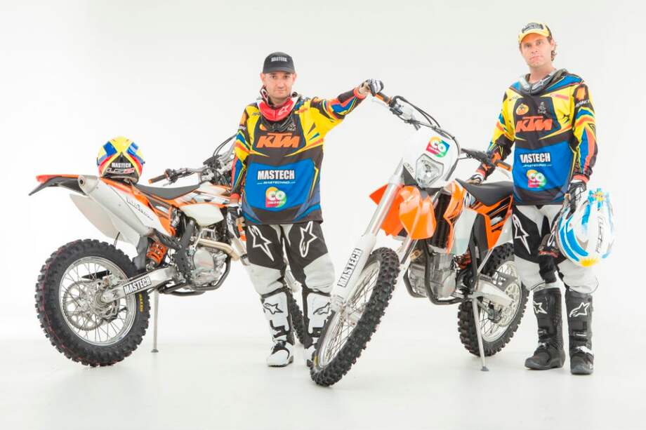 Los antioqueños Mateo Moreno (der.) y Marco Antonio Saldarriaga se unieron para participar en el Rally Dakar.