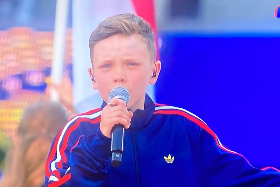 ¿Quién es Tius Luka, el niño que cantó en el Mundial con Katy Perry?