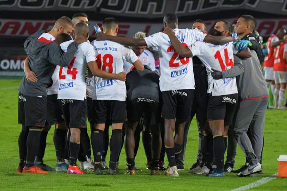 América avanzó a cuartos de final de la Copa, pero su clasificación en la Liga está en veremos.