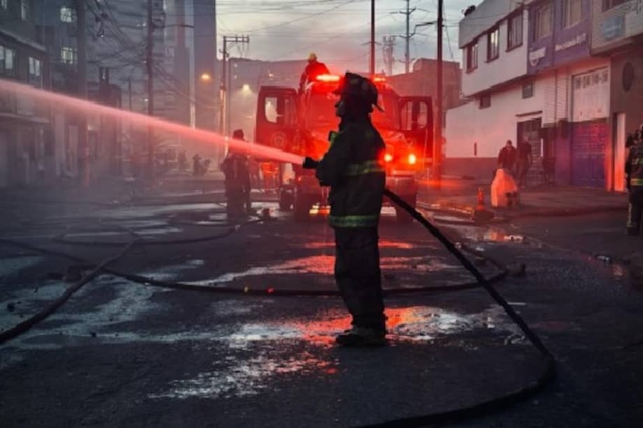 Más de 70 bomberos atendieron la emergencia