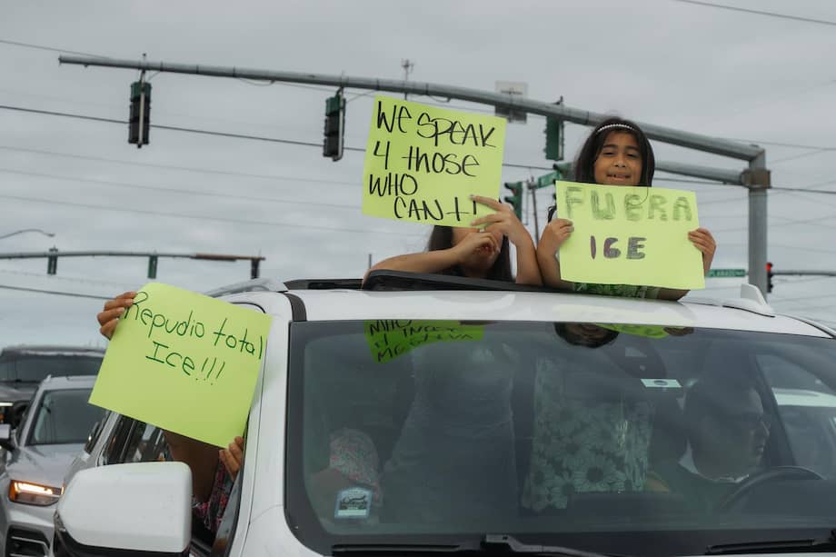 Niños protestan contra ICE en el estado de Louisiana, Estados Unidos.