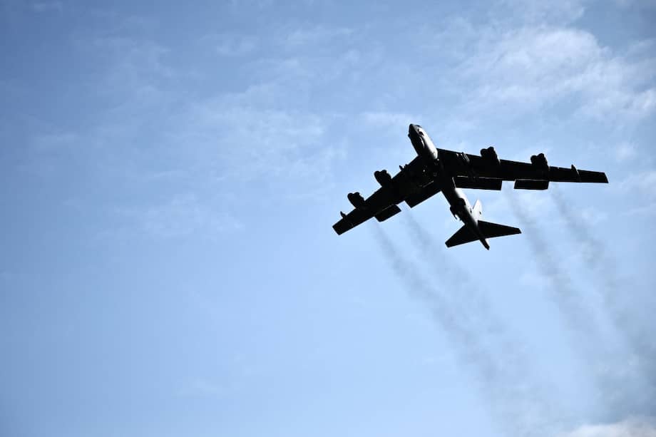 Foto de referencia. Bombardero B-52 estadounidense se estrelló en base aérea en California.