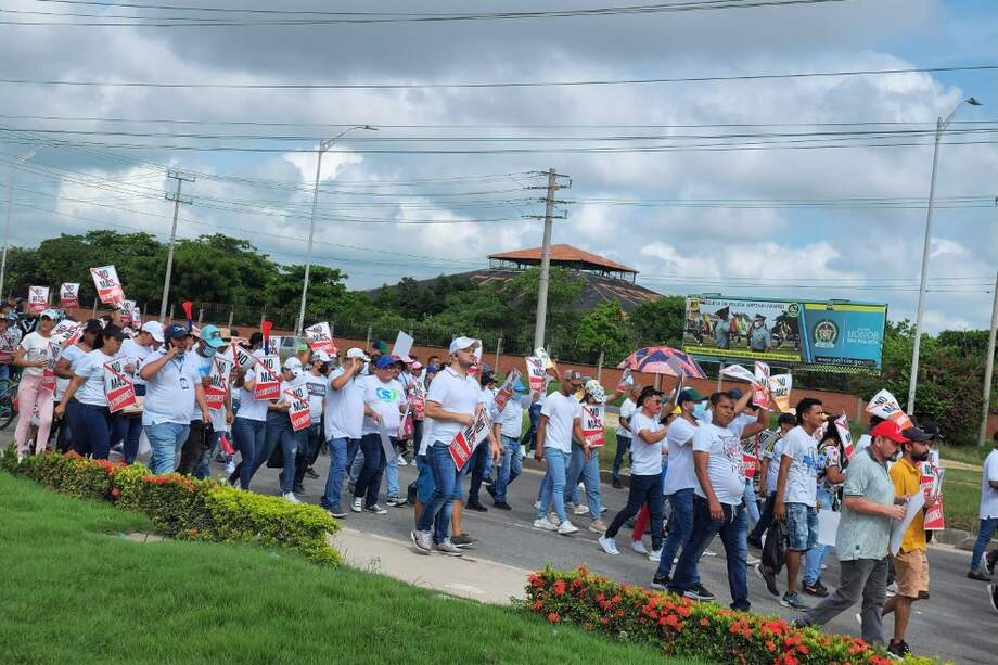 Los comerciantes protestan porque se sienten agobiados por extorsionadores que es roban sus sustento diario.