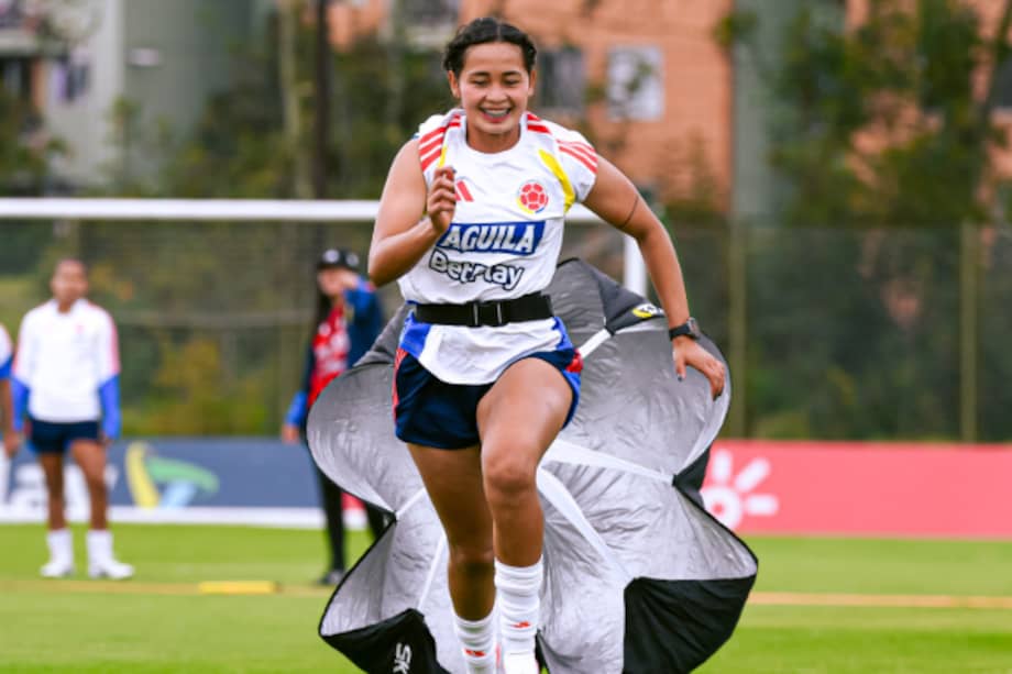 La selección femenina sub-20 de Colombia entrenó en Bogotá antes de iniciar su viaje a Polonia.
