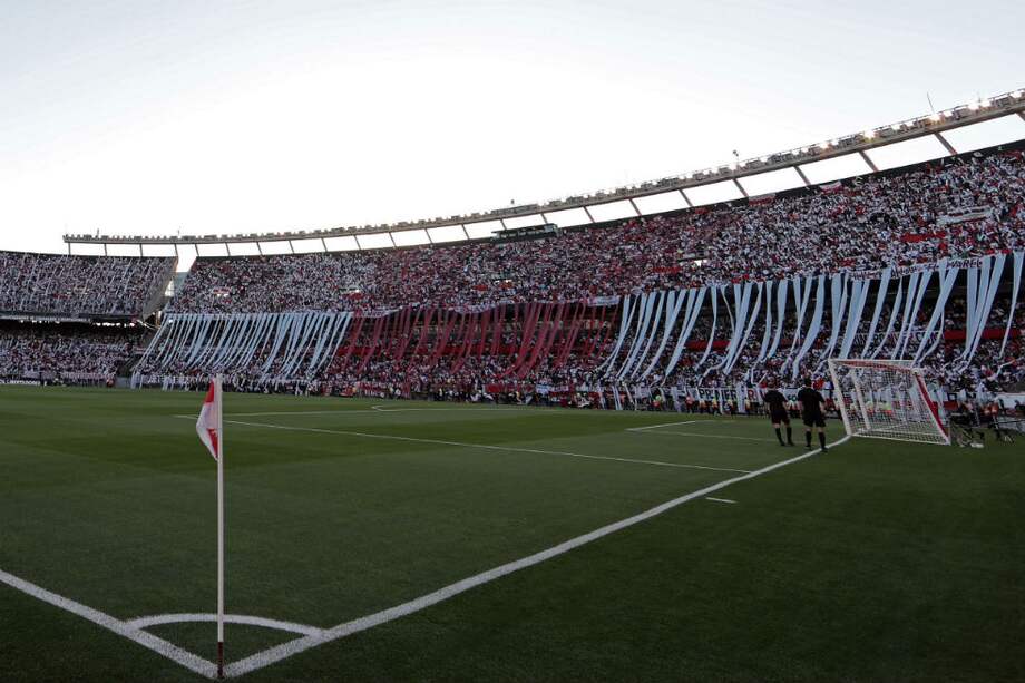 El partido entre River y Boca fue postergado por el incidente en contra de los jugadores del cuadro xeneize. / AFP