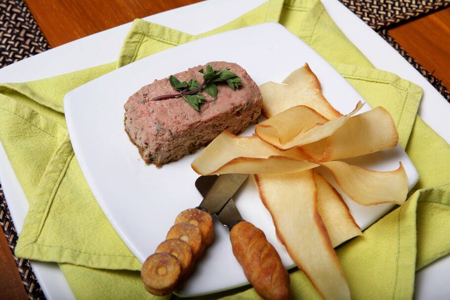 Receta del día: mouse de hígados de pollo con hierbas