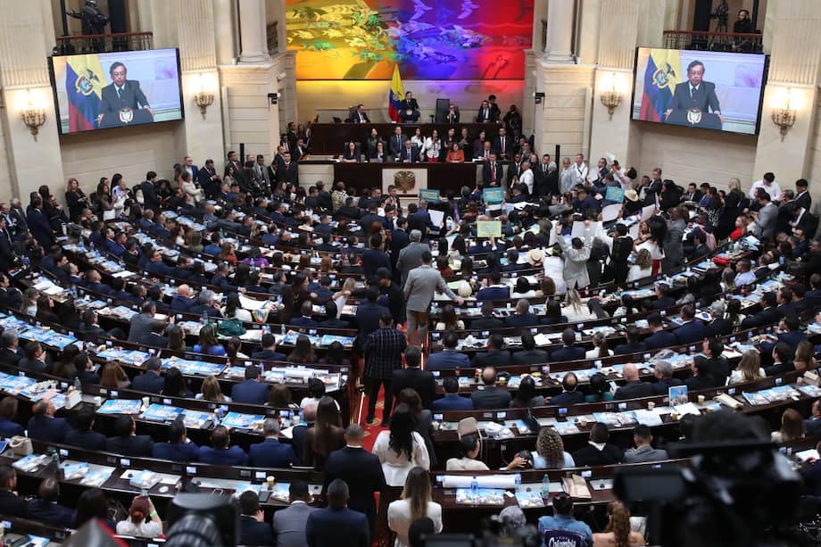 El Congreso de la República se posesionó este lunes con la promesa de legislar asuntos urgentes.