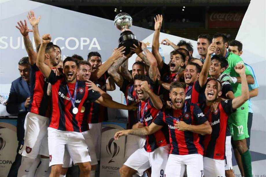 San Lorenzo goleó 4-0 a Boca Juniors y conquistó la Supercopa Argentina. / EFE