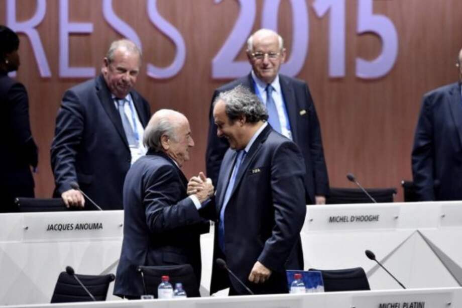 Éramos muy fuertes, nos quieren quitar a la vez: Blatter a Platini