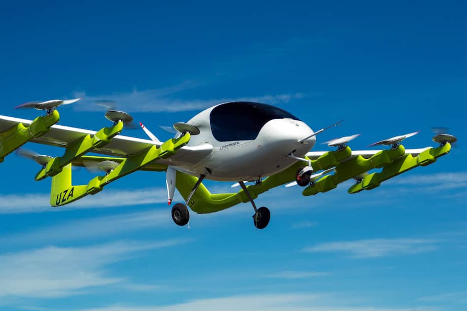 El "Cora" tiene una docena de hélices y es alimentado por baterías eléctricas. / AFP