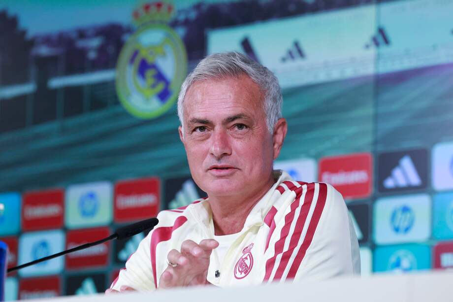 MADRID, 29/08/2026.- El entrenador del Real Madrid José Mourinho ofrece una rueda de prensa tras el entrenamiento del equipo en la ciudad deportiva Valdebebas, Madrid, este sábado, en preparación al partido de LaLiga contra el Málaga, este domingo. EFE/Chema Moya