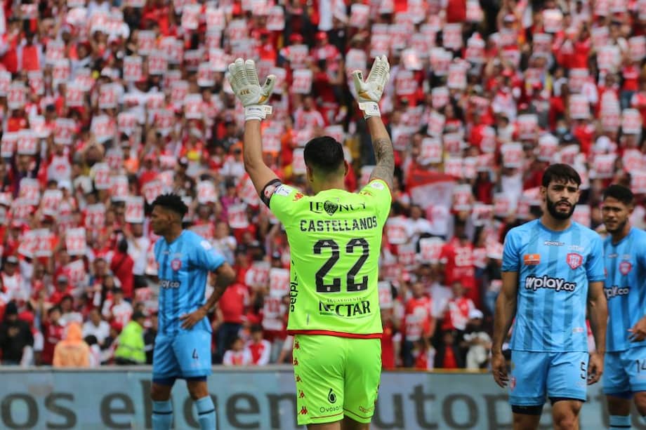 Leandro Castellanos jugó ocho temporadas con Santa Fe, con el que ganó seis títulos, entre ellos una Liga y la Copa Sudamericana de 2015.