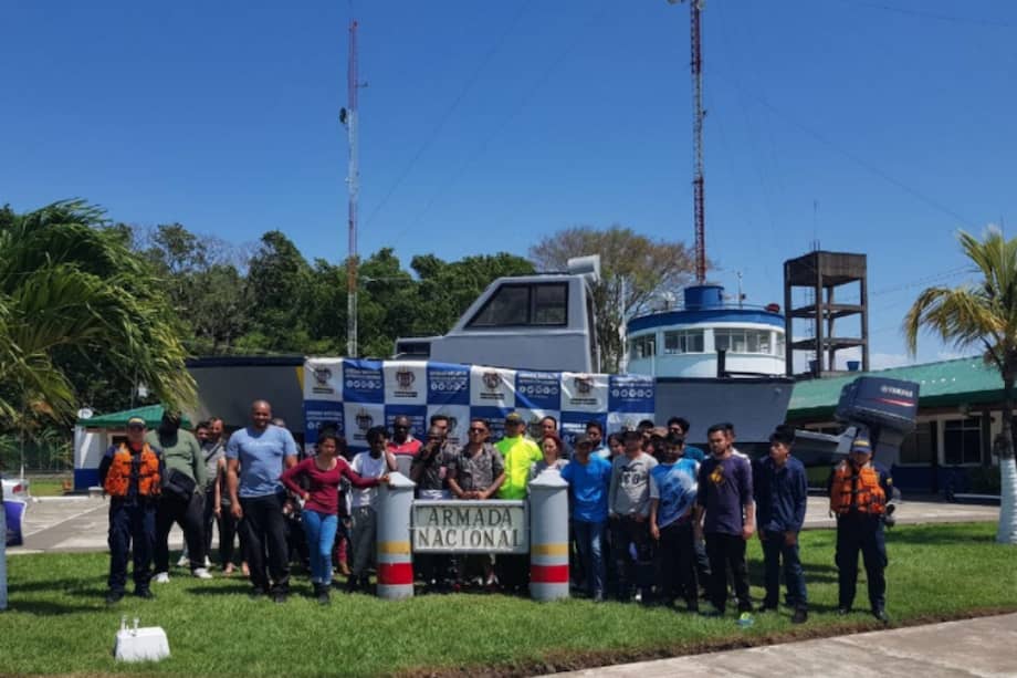 La Fuerza Naval del Pacífico ha desplegado una operación de búsqueda y rescate utilizando sus unidades en tierra, mar y aire con el fin dar con el paradero del personal desaparecido. / Tomado de Twitter: @FuerzasMilCol