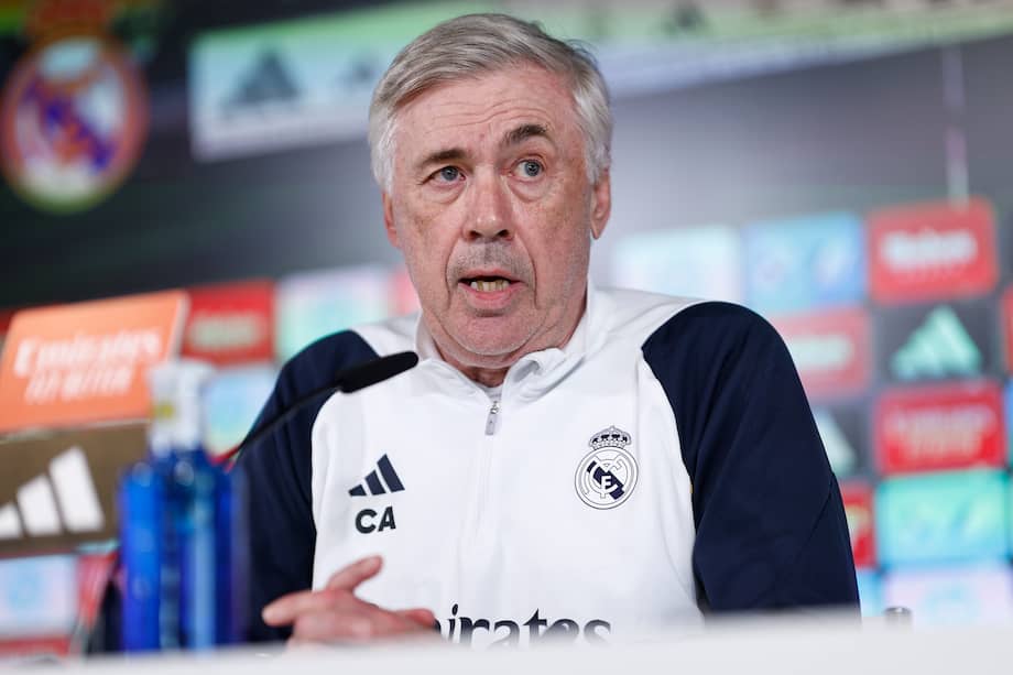 El entrenador del Real Madrid, Carlo Ancelotti, durante la rueda de prensa posterior al entrenamiento del equipo en la Ciudad deportiva del club en Valdebebas.