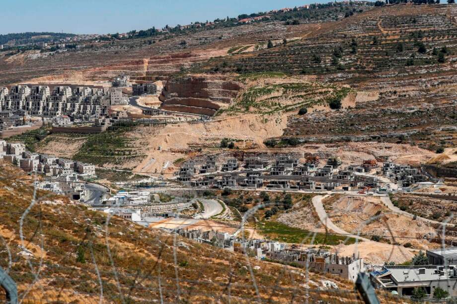Este es el asentamiento de Givat Zeev, cera de la ciudad palestina de Ramala en Cisjordania.