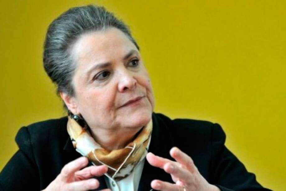 Clara López dice que defender en Colombia DD.HH. "tiene pena de muerte"