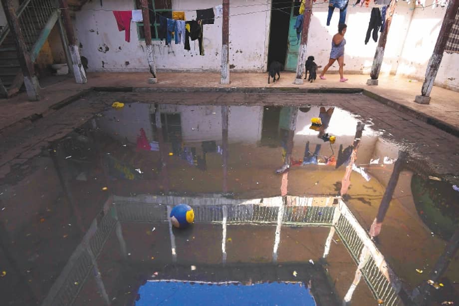 Casa 20-40 tomada por migrantes - NariÒo - MigraciÛn de ciudadanos de Venezuela