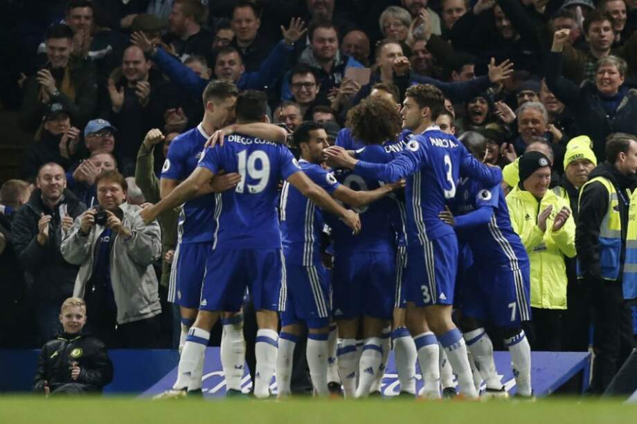 Los jugadores del Chelsea celebran el gol de la victoria ante el Tottenham. Foto: AFP