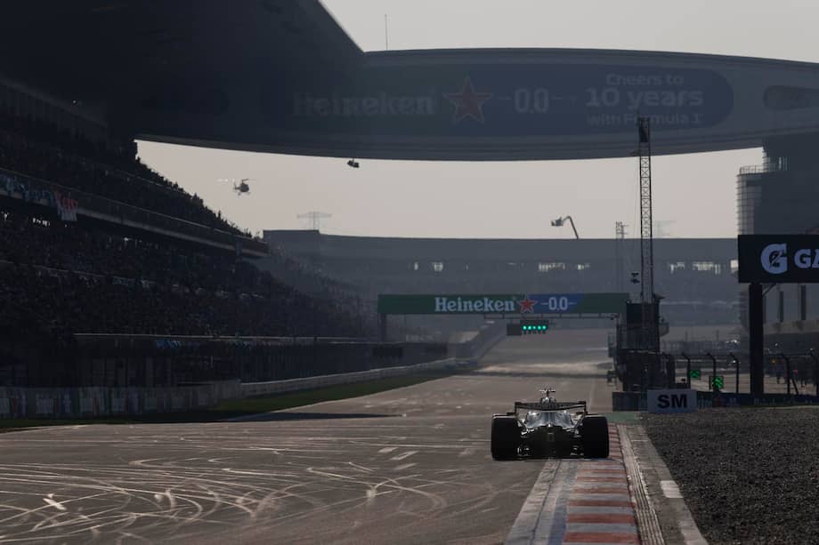 Andrea Kimi Antonelli, piloto italiano de Mercedes, durante la clasificación para la carrera sprint del Gran Premio de China 2026 de la Fórmula 1 este viernes 13 de marzo en la recta principal del circuito internacional de Shanghái.