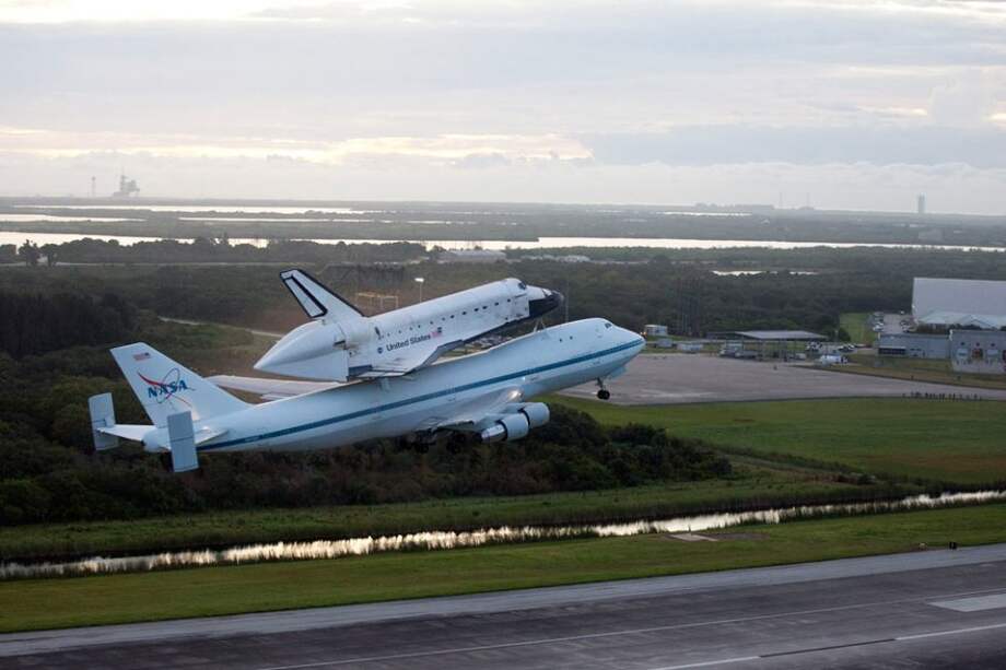 El último viaje del transbordador espacial Endeavour. Foto: AFP