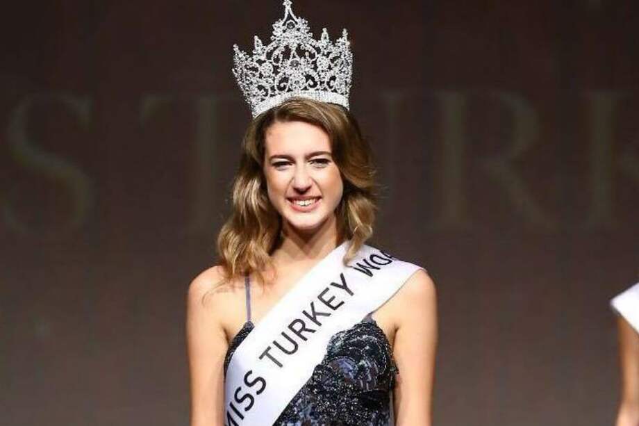 Facebook / Itir Esen, exreina de Turquía