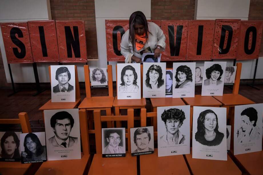 Carlos Augusto Rodríguez Vera (segunda fila, en el centro), empleado de la cafetería del Palacio.
/ Archivo El Espectador