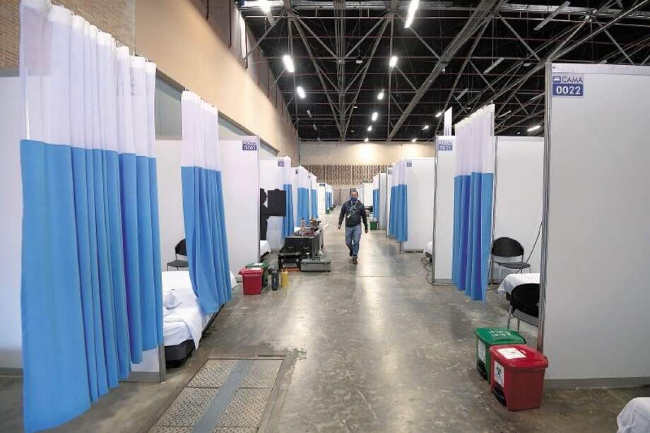 En Corferias están listas las primeras camas hospitalarias. / Mauricio Alvarado - El Espectador