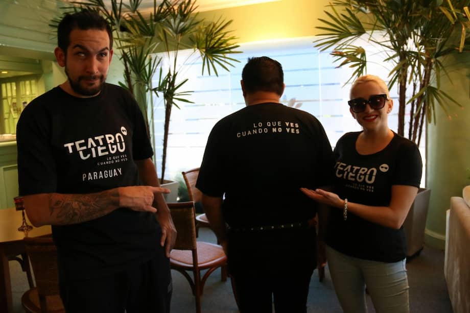 Teatro ciego, una sala a oscuras para “ver” la obra con el resto de sentidos