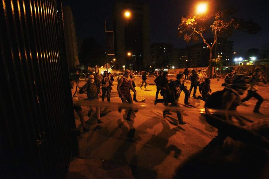 Manifestantes chocan de nuevo con la Policía en el este de Caracas