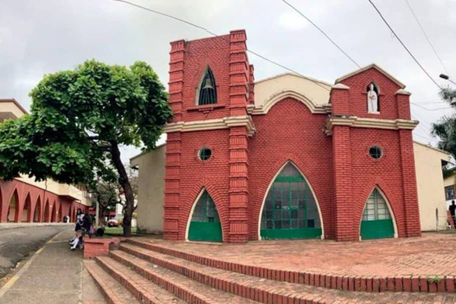 Intervención en los bloques A y H del Colegio Santa Librada en Cali, los más críticos cuya recuperación avanza con recursos del empréstito distrital.