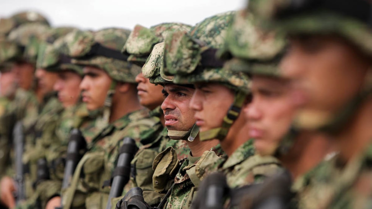 Gobierno oficializa aumento salarial para la fuerza pública: sube hasta 25,6 % | EL ESPECTADOR