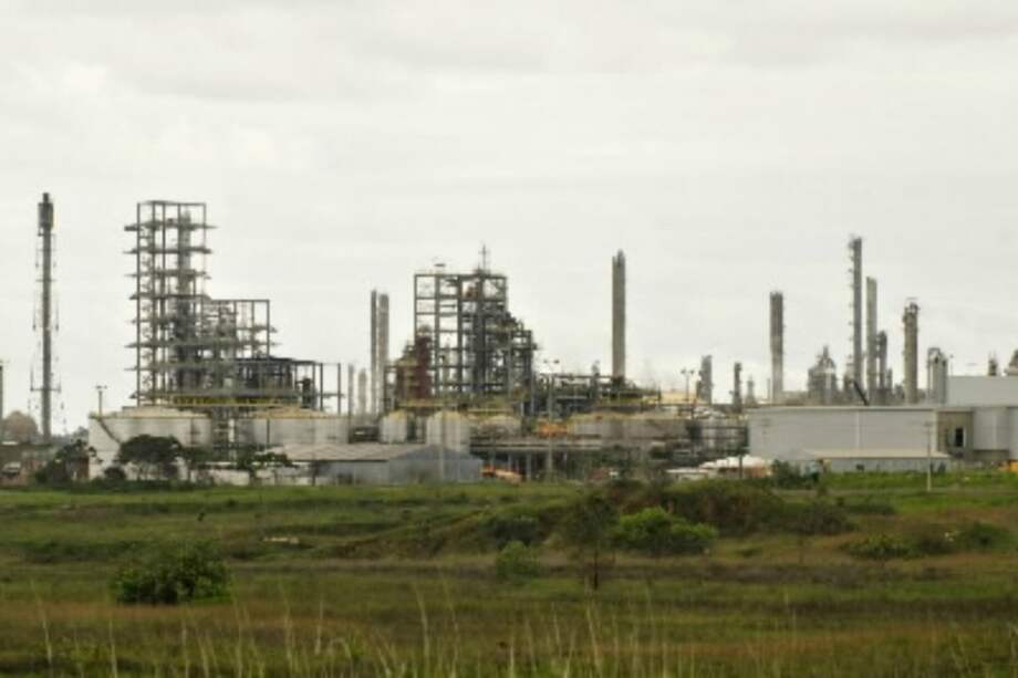 Las reservas de nafta estadounidenses se encuentran en su nivel estacional más alto desde por lo menos 1990. / Bloomberg News