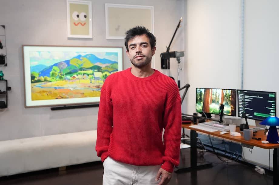 Charlie Álvarez, el creador de contenido que habla sobre tecnología.