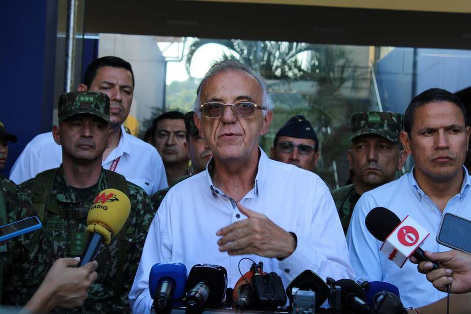 Ministro de Defensa, Iván Velásquez, tras salir del balance operacional en la sede de la Brigada 30 del Ejército, con sede en Cúcuta.